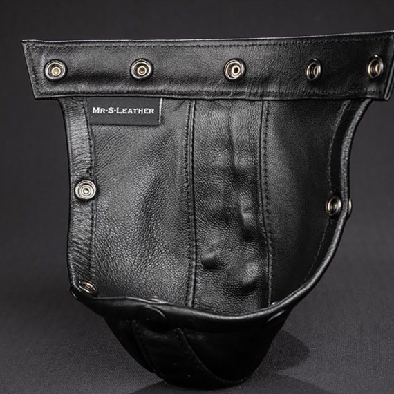 Black Leather Pouch with Piping 32154